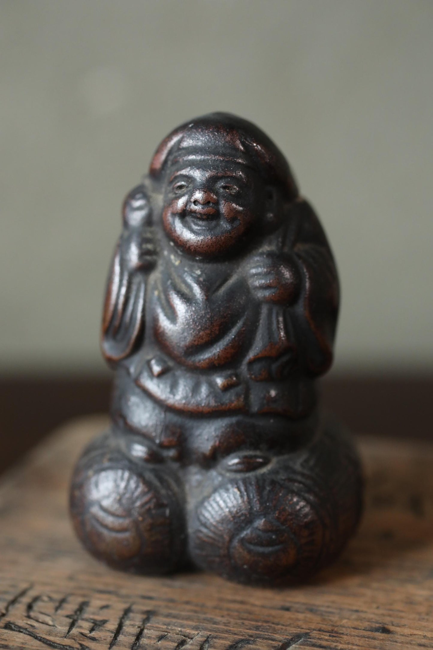 Japanese antique 1910s old BIZEN pottery small dolls pair of gods, Ebisu and Daikoku, good fortune figure, shrine amulet H3in/7.6cm