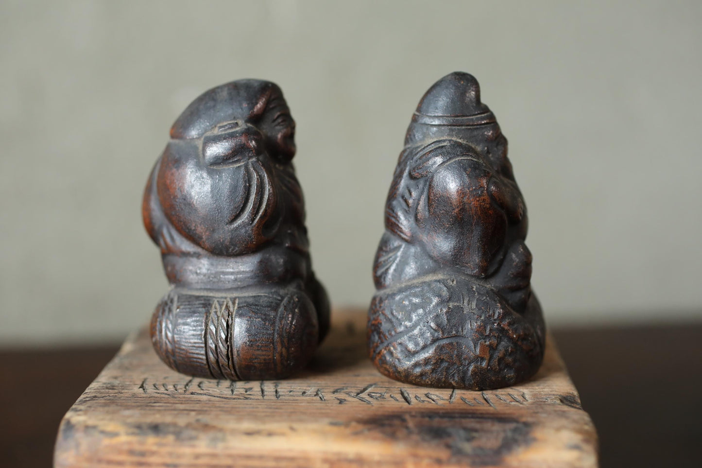 Japanese antique 1910s old BIZEN pottery small dolls pair of gods, Ebisu and Daikoku, good fortune figure, shrine amulet H3in/7.6cm