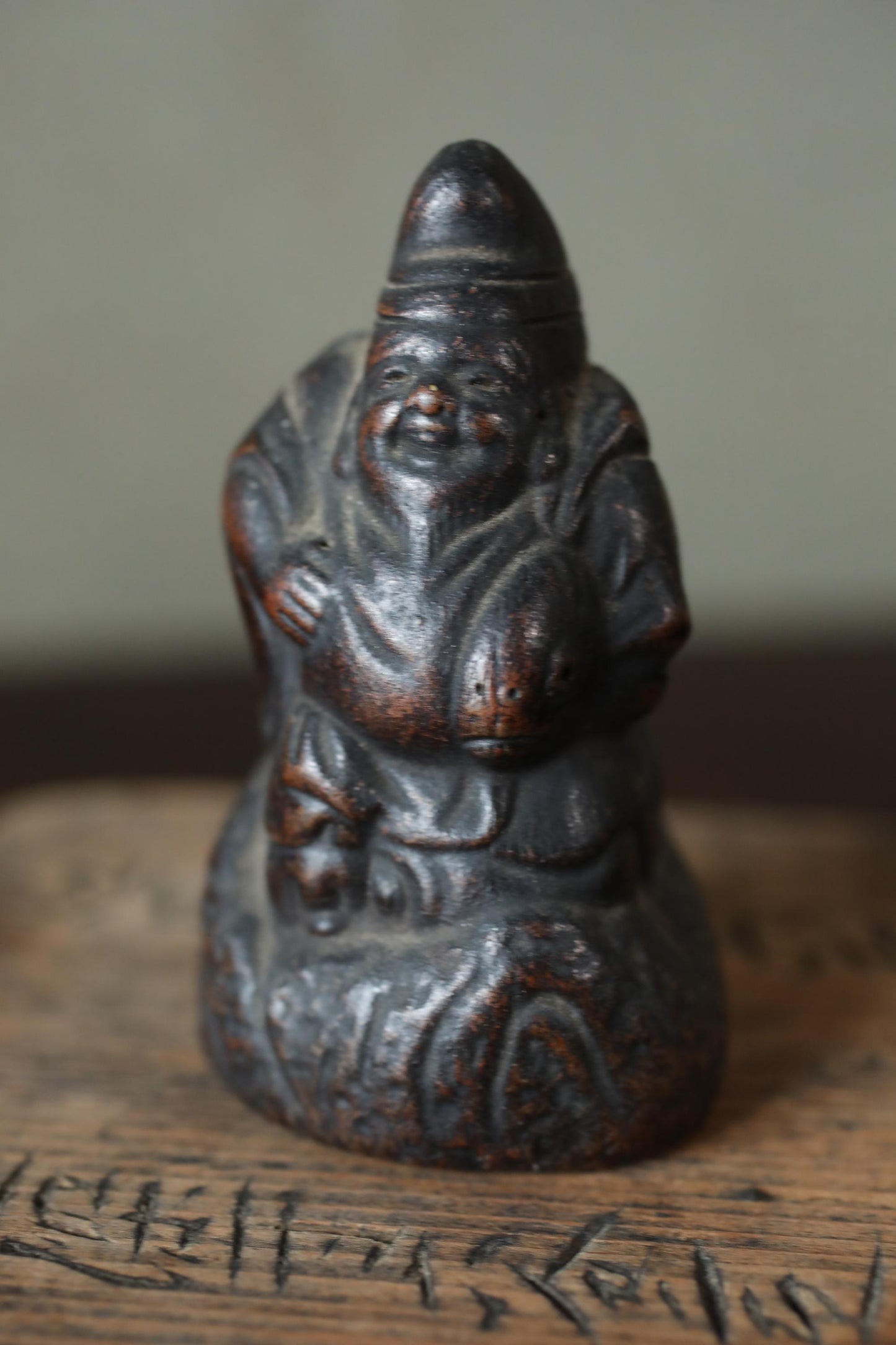 Japanese antique 1910s old BIZEN pottery small dolls pair of gods, Ebisu and Daikoku, good fortune figure, shrine amulet H3in/7.6cm