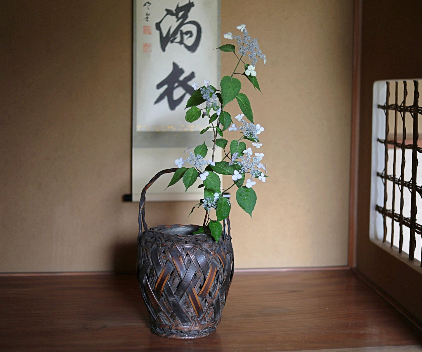 FINE! Japanese antique bamboo woven basket signed in smoke stained color with Inner vase For IKEBANA Tea ceremony, Hana-kago H16.9in/H43cm