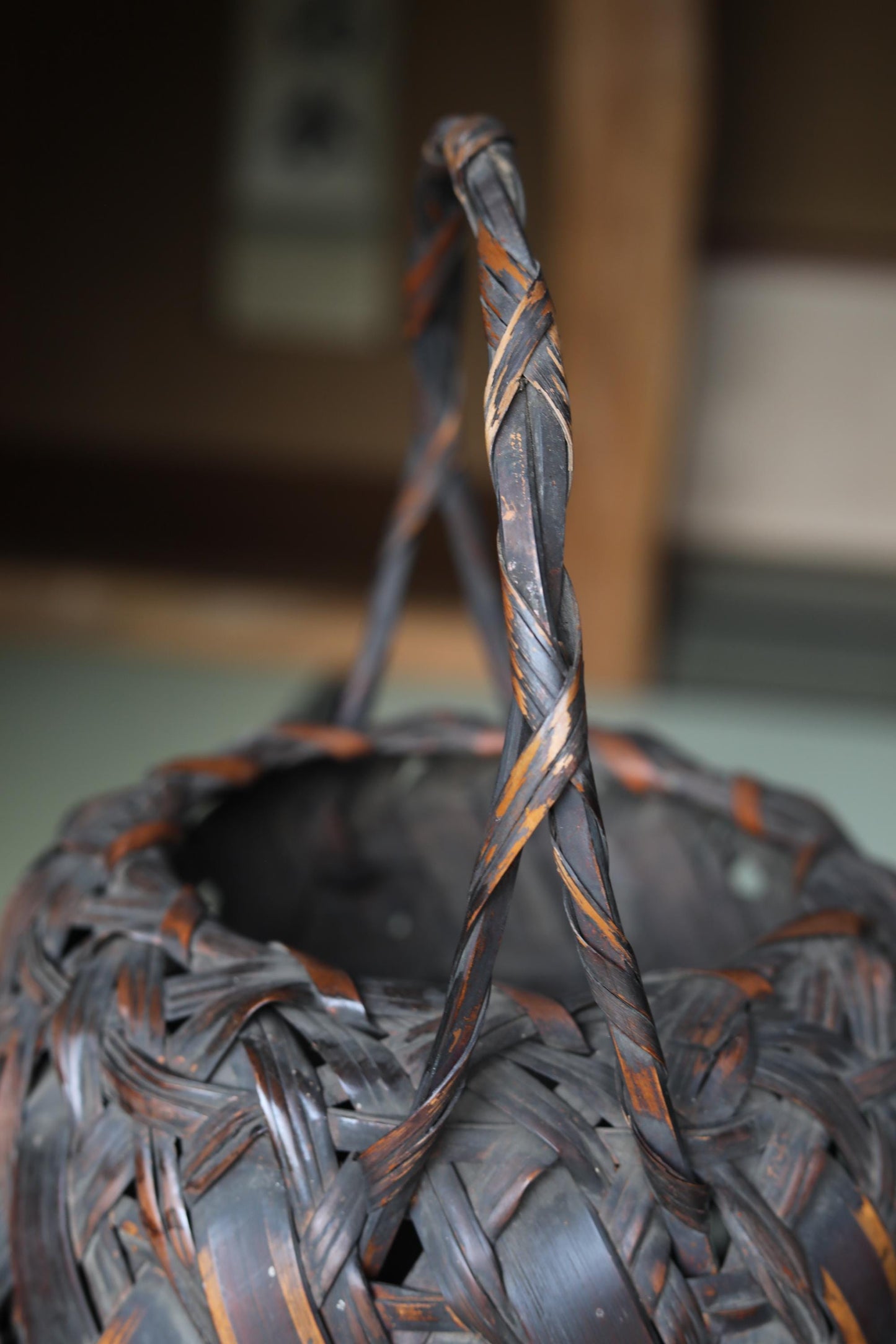 FINE! Japanese antique bamboo woven basket signed in smoke stained color with Inner vase For IKEBANA Tea ceremony, Hana-kago H16.9in/H43cm