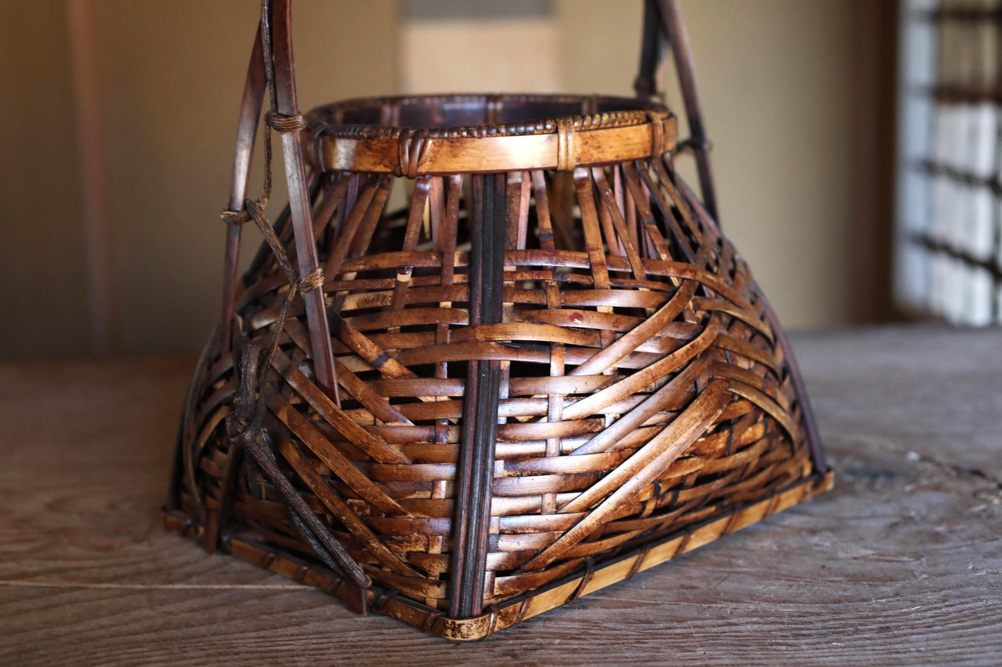 Japanese antique bamboo woven basket with a handle, hand craft For IKEBANA Tea ceremony, Hana-kago 1960s H11.4×9.4in / H29×24cm