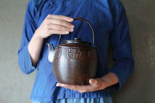 Japanese vintage copper kettle tea pot 1960s with arabesque pattern hand metal craft kitchen ware tableware pot, tea ceremony H9.1in/H23cm