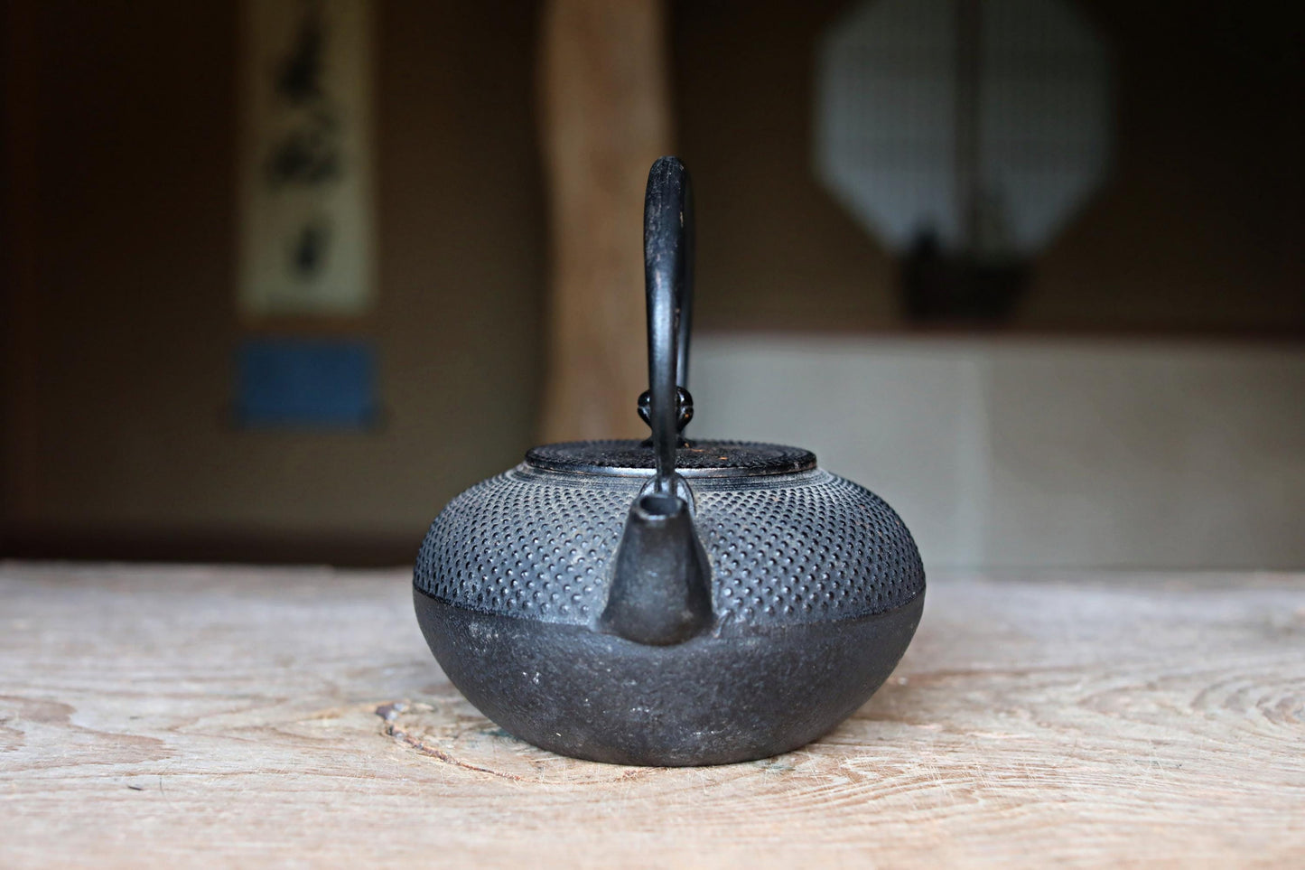 Japanese vintage cast iron kettle with sign Nambu Tetsubin 1980s ARARE design metal craft Tea pot tea ceremony H7.7×7.7in/H19.5×19.5cm
