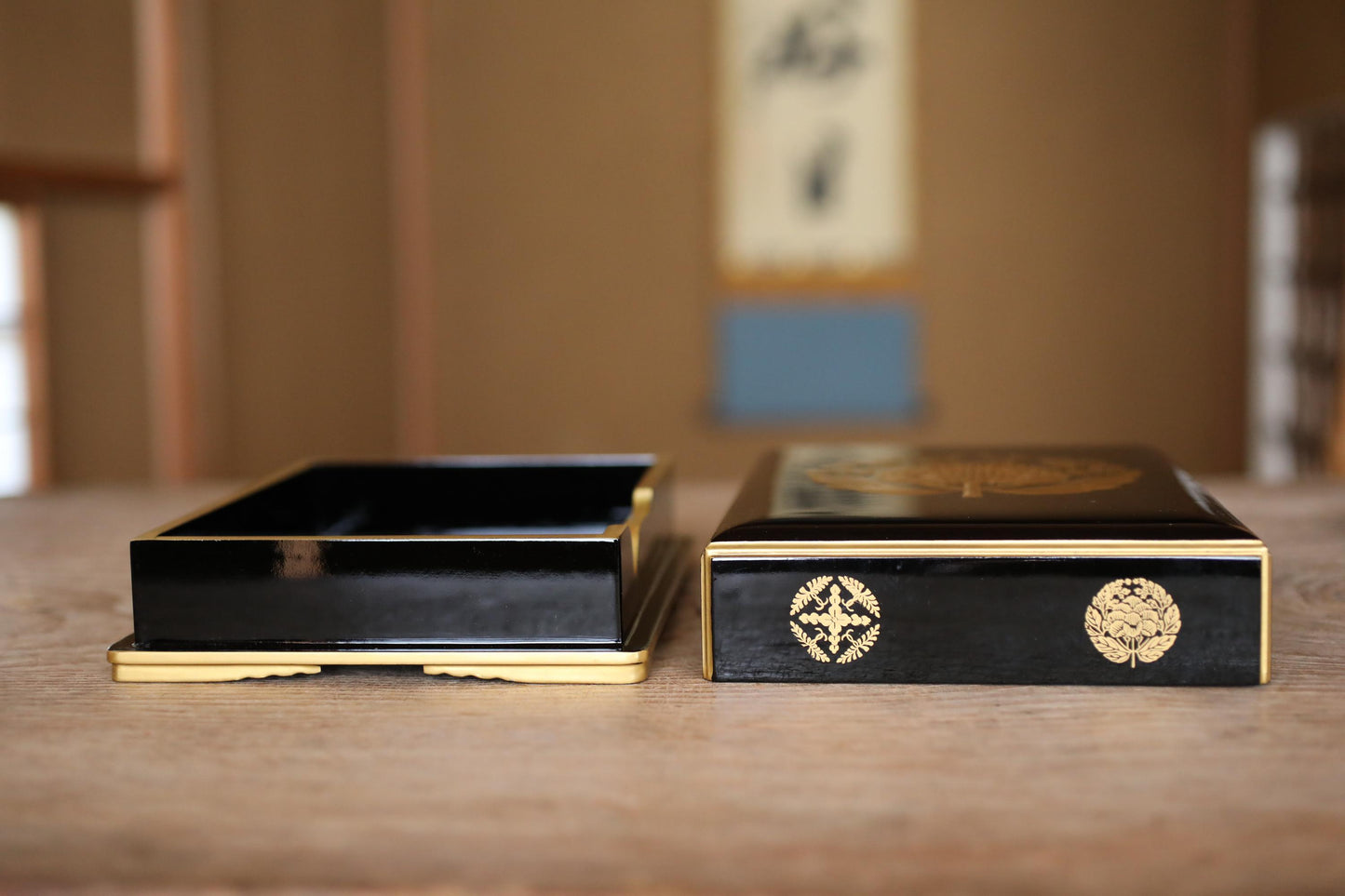 Japanese Makie Black Lacquer Gold peony SAMURAI crest wooden box URUSHI Maki-e, lacquer furniture buddhist alter 8.7×6.5in/22.2×16.6cm