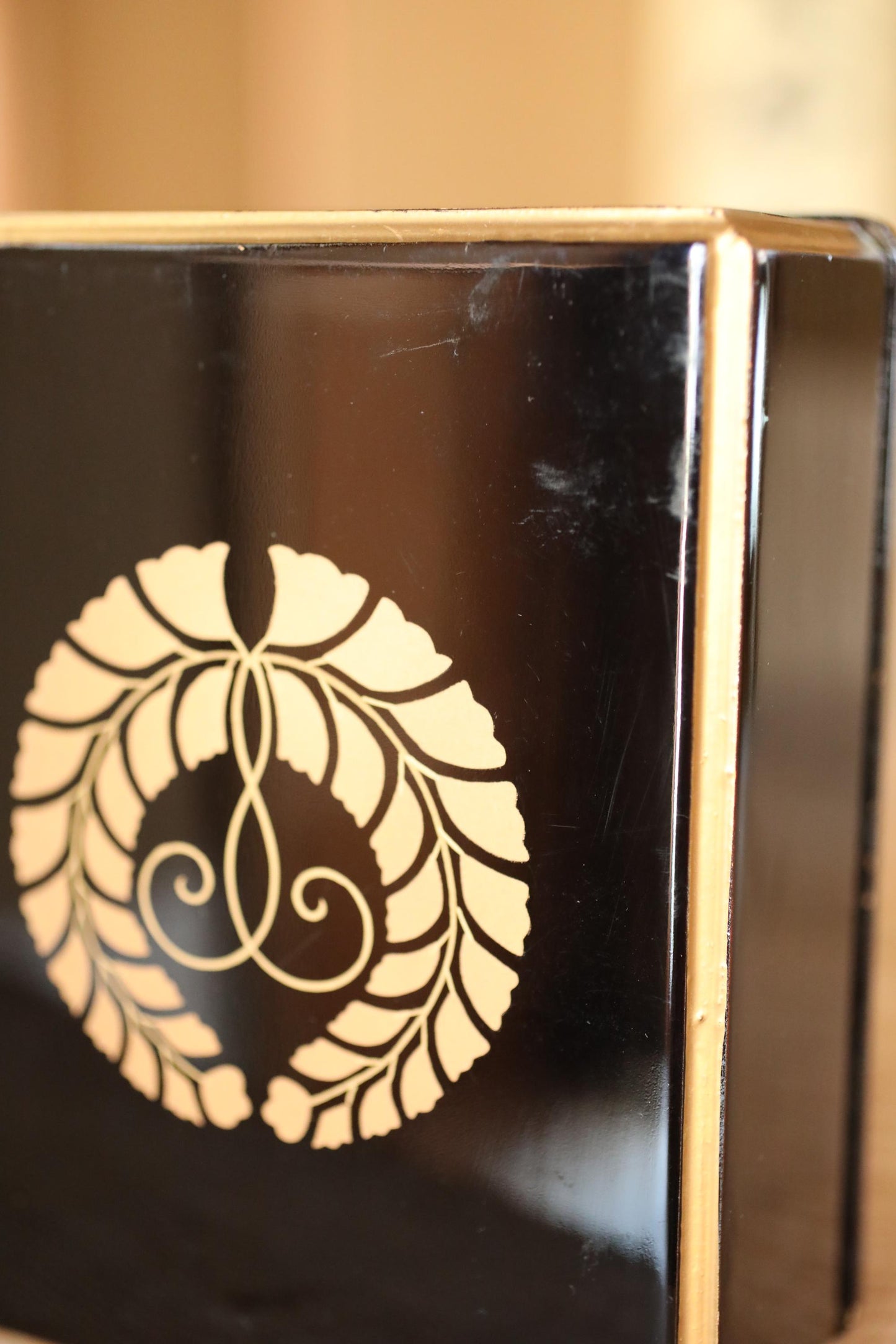 Japanese Makie Black Lacquer Gold wisteria SAMURAI crest wooden box URUSHI Maki-e, lacquer furniture buddhist alter 6.7×5.3in/17×13.5cm