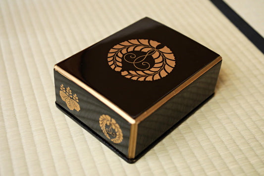 Japanese Makie Black Lacquer Gold wisteria SAMURAI crest wooden box URUSHI Maki-e, lacquer furniture buddhist alter 6.7×5.3in/17×13.5cm