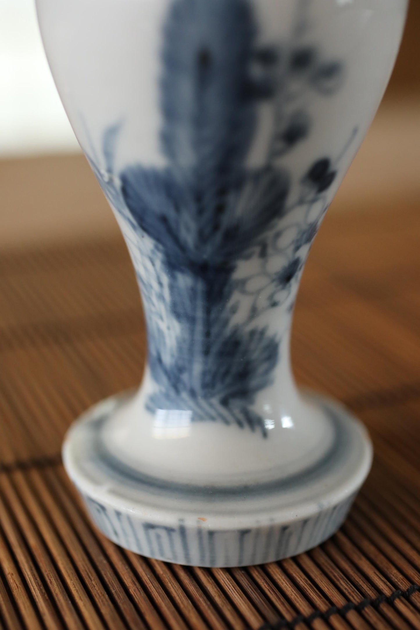 Japanese antique porcelain small vase indigo blue with botanical hand painting beautiful "KOIMARI" Edo craft 1800s H4.9×2.2in/H12.5×5.2cm