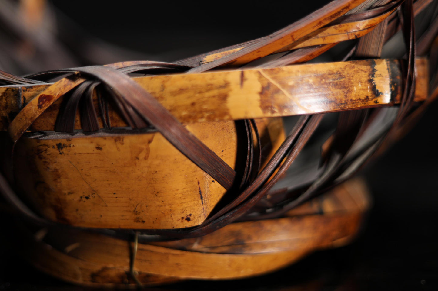 Large! Japanese vintage bamboo woven basket in smoke stained color ,For IKEBANA, Tea ceremony, Hana-kago H18.5x15.4in/H47cm×39cm