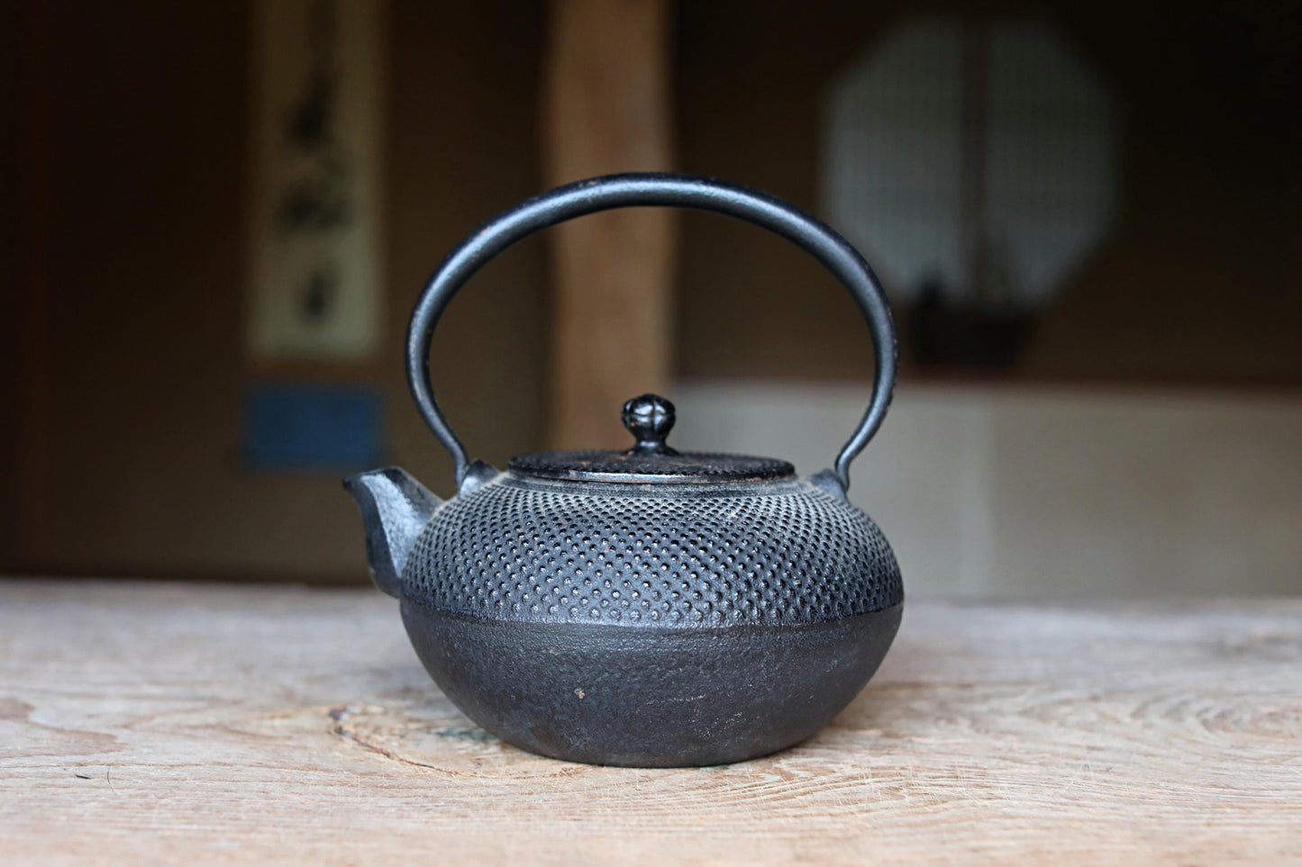 Japanese vintage cast iron kettle with sign Nambu Tetsubin 1980s ARARE design metal craft Tea pot tea ceremony H7.7×7.7in/H19.5×19.5cm
