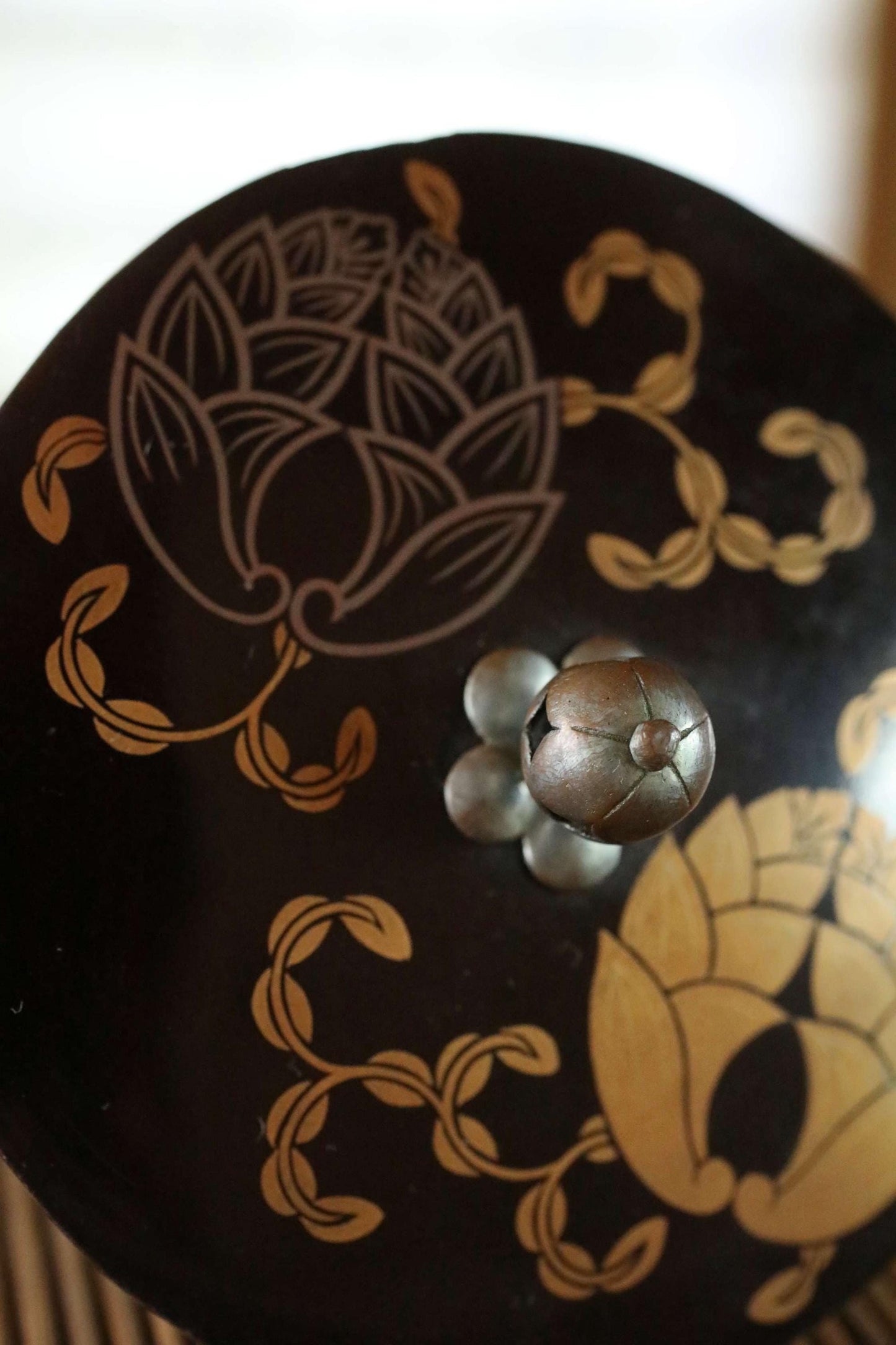 Japanese Cast Iron Sake Pot – Antique Chōshi with Lacquered Lid & Myoga Crest Design