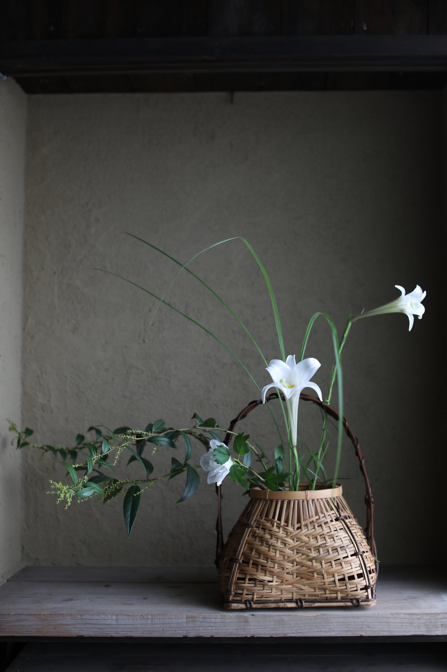 Japanese vintage bamboo woven basket , beautiful hand craft For IKEBANA Tea ceremony, Hana-kago 1970s H13×10in/H33×25.5cm