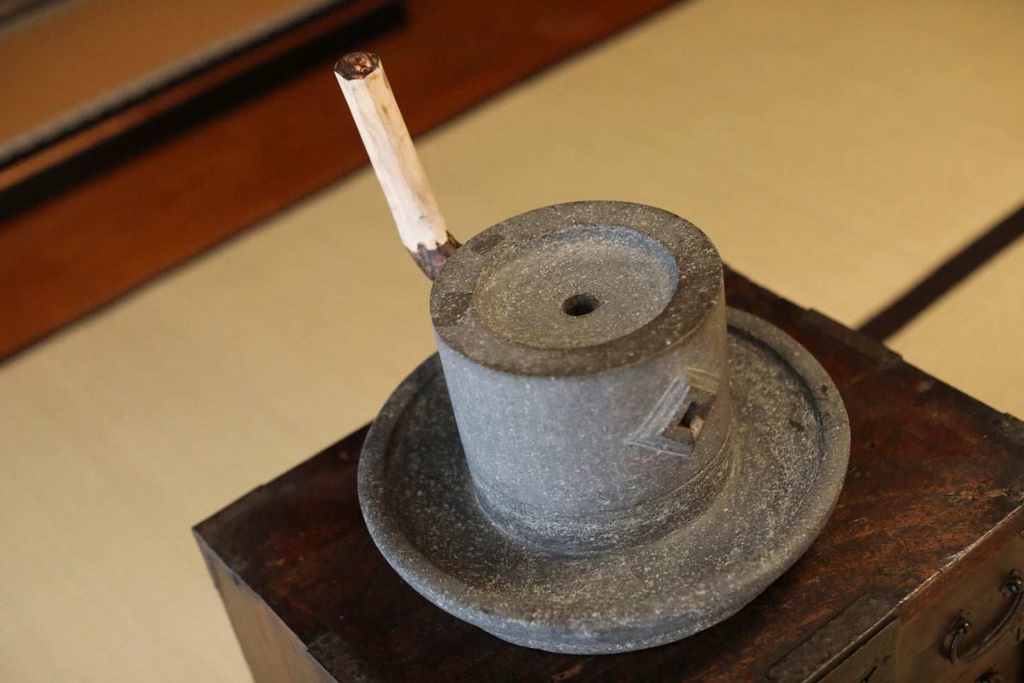 Japanese old stone mill for green tea powder, basalt quern-stones with wood handle, Matcha tea ceremony, (H7.7×W12.8in/19.5×32.5cm)