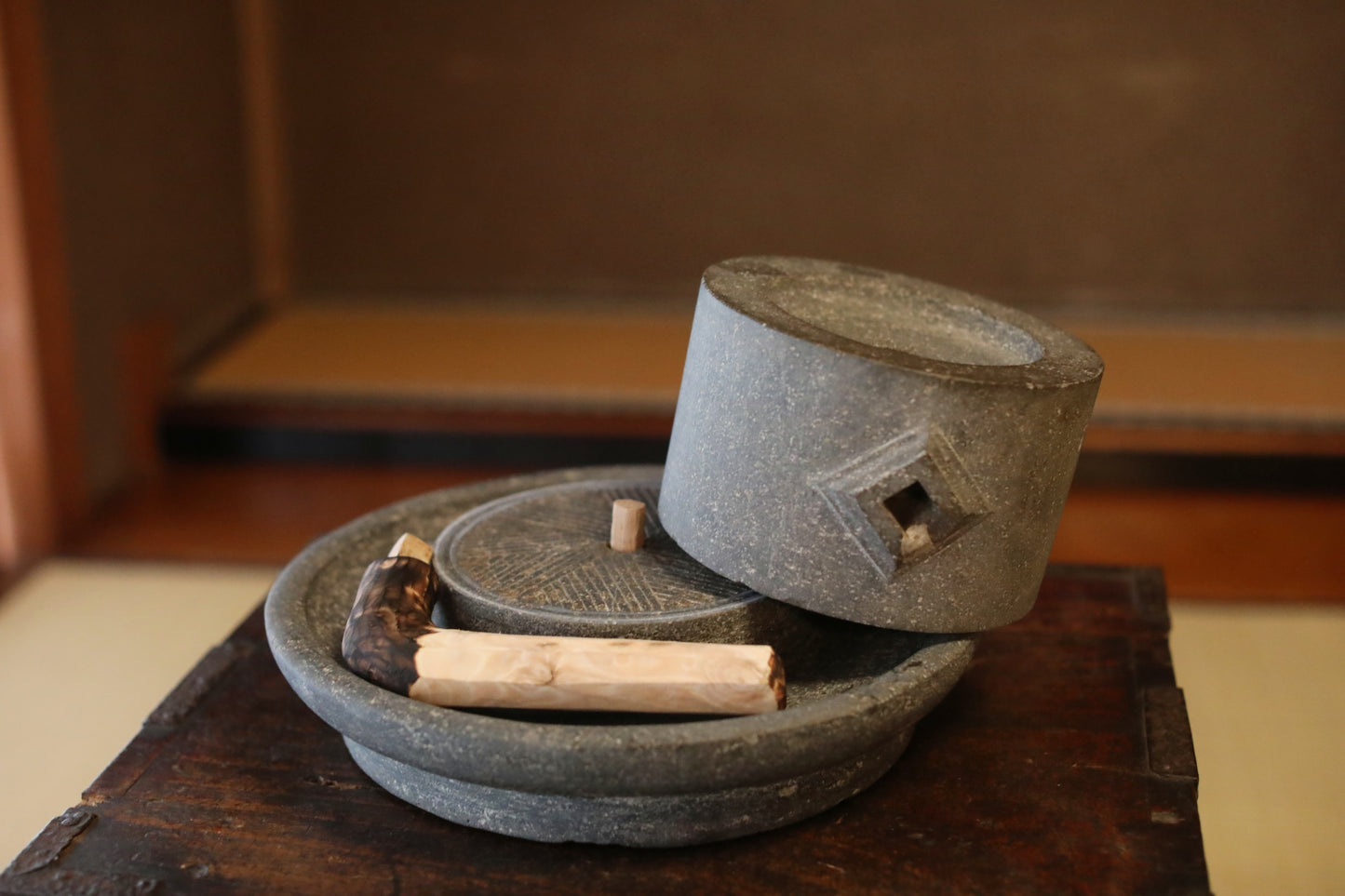Japanese old stone mill for green tea powder, basalt quern-stones with wood handle, Matcha tea ceremony, (H7.7×W12.8in/19.5×32.5cm)