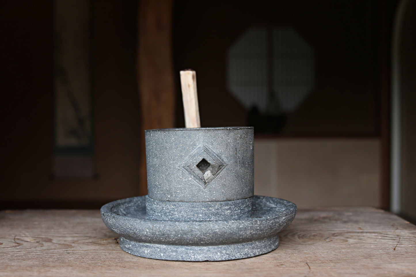 Japanese old stone mill for green tea powder, basalt quern-stones with wood handle, Matcha tea ceremony, (H7.7×W12.8in/19.5×32.5cm)