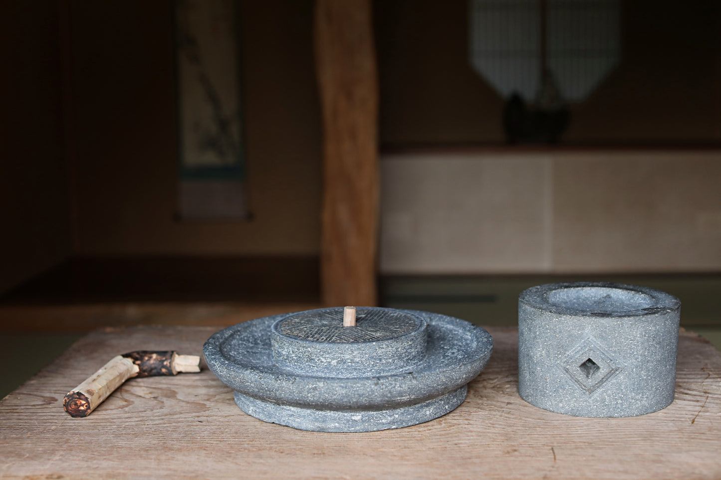Japanese old stone mill for green tea powder, basalt quern-stones with wood handle, Matcha tea ceremony, (H7.7×W12.8in/19.5×32.5cm)
