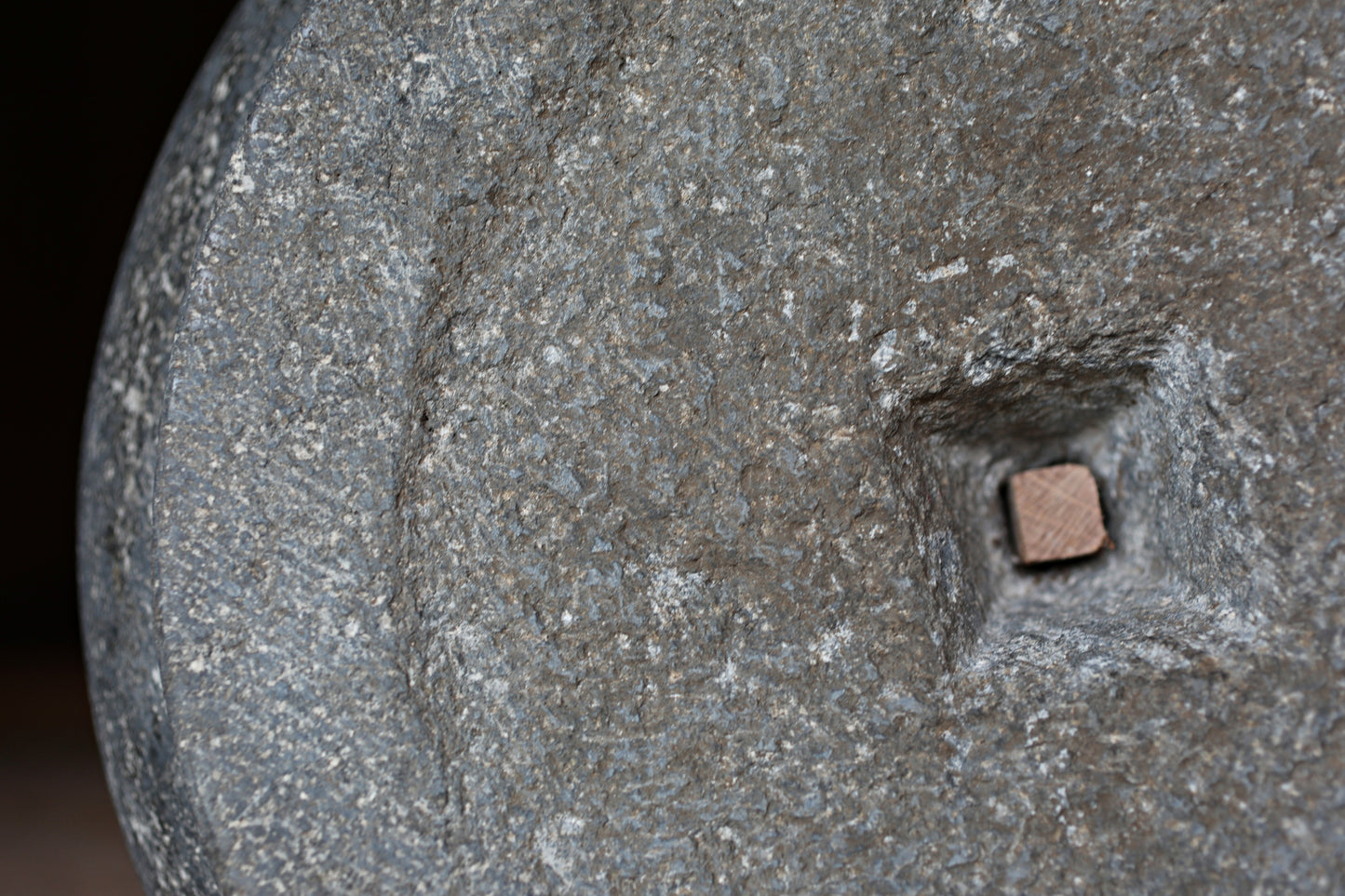 Japanese old stone mill for green tea powder, basalt quern-stones with wood handle, Matcha tea ceremony, (H7.7×W12.8in/19.5×32.5cm)