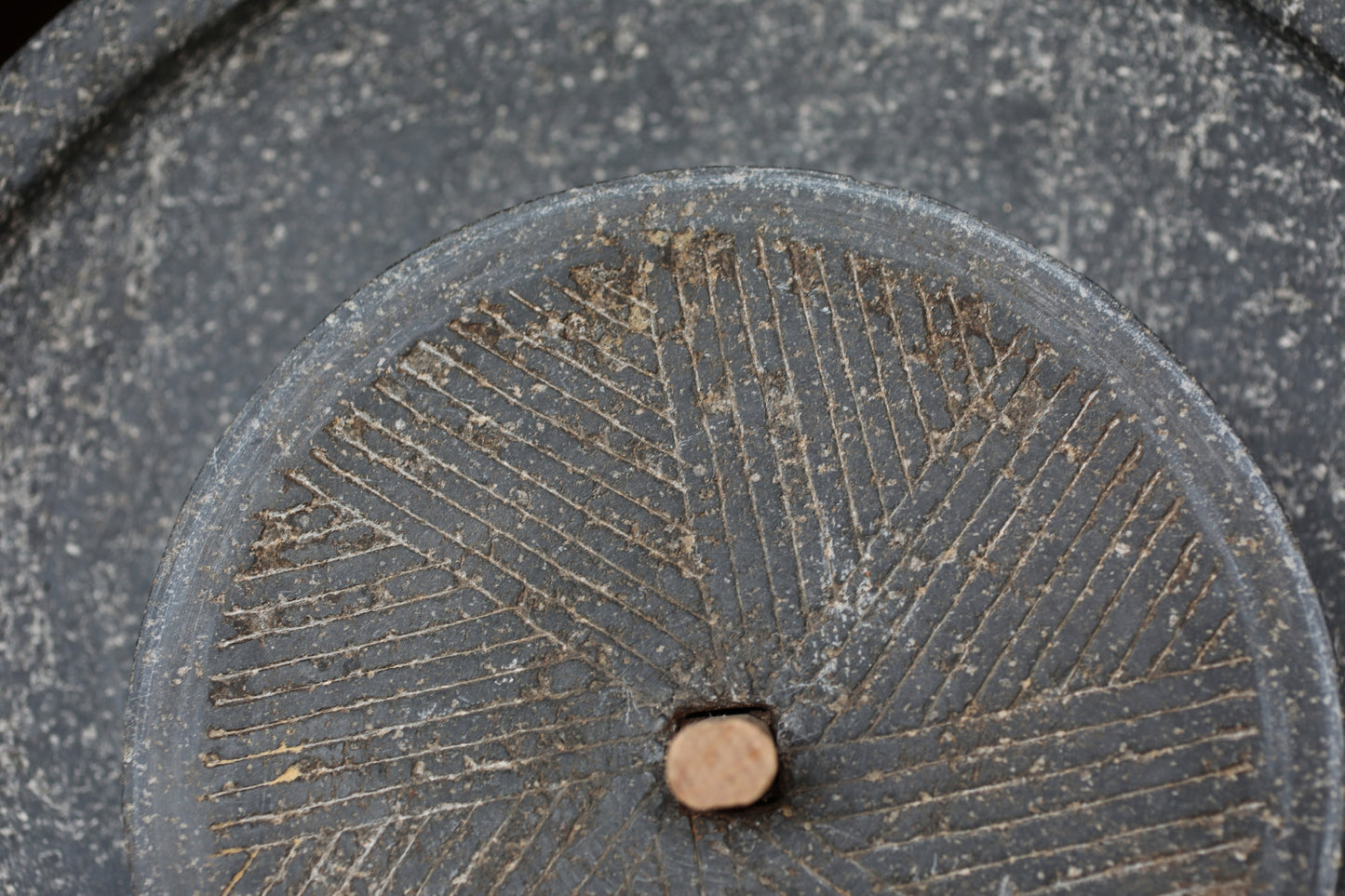 Japanese old stone mill for green tea powder, basalt quern-stones with wood handle, Matcha tea ceremony, (H7.7×W12.8in/19.5×32.5cm)