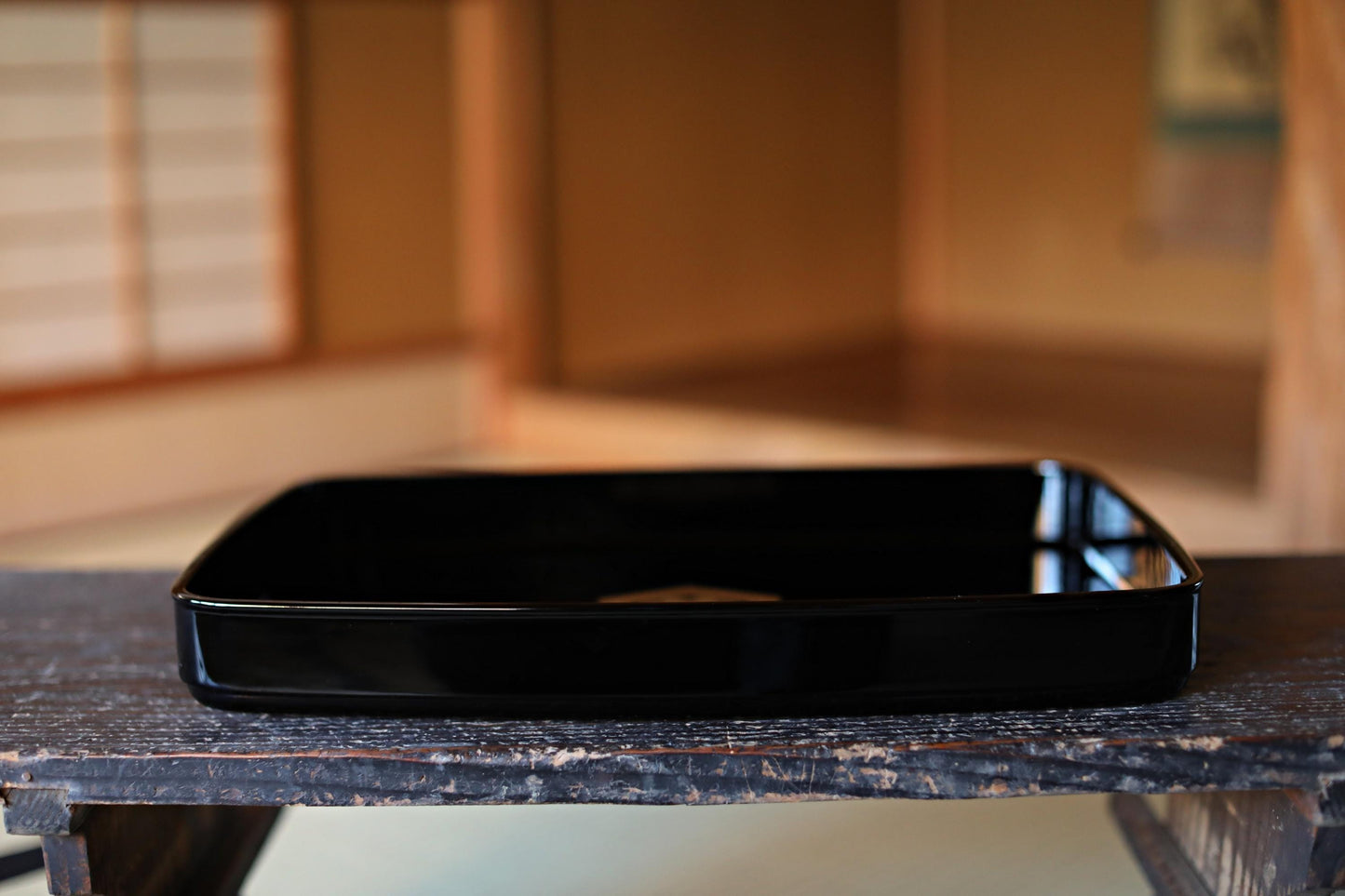 Japanese Lacquer Tray – Echizen Black Gold Family Crest Obon 18in Serving Platter
