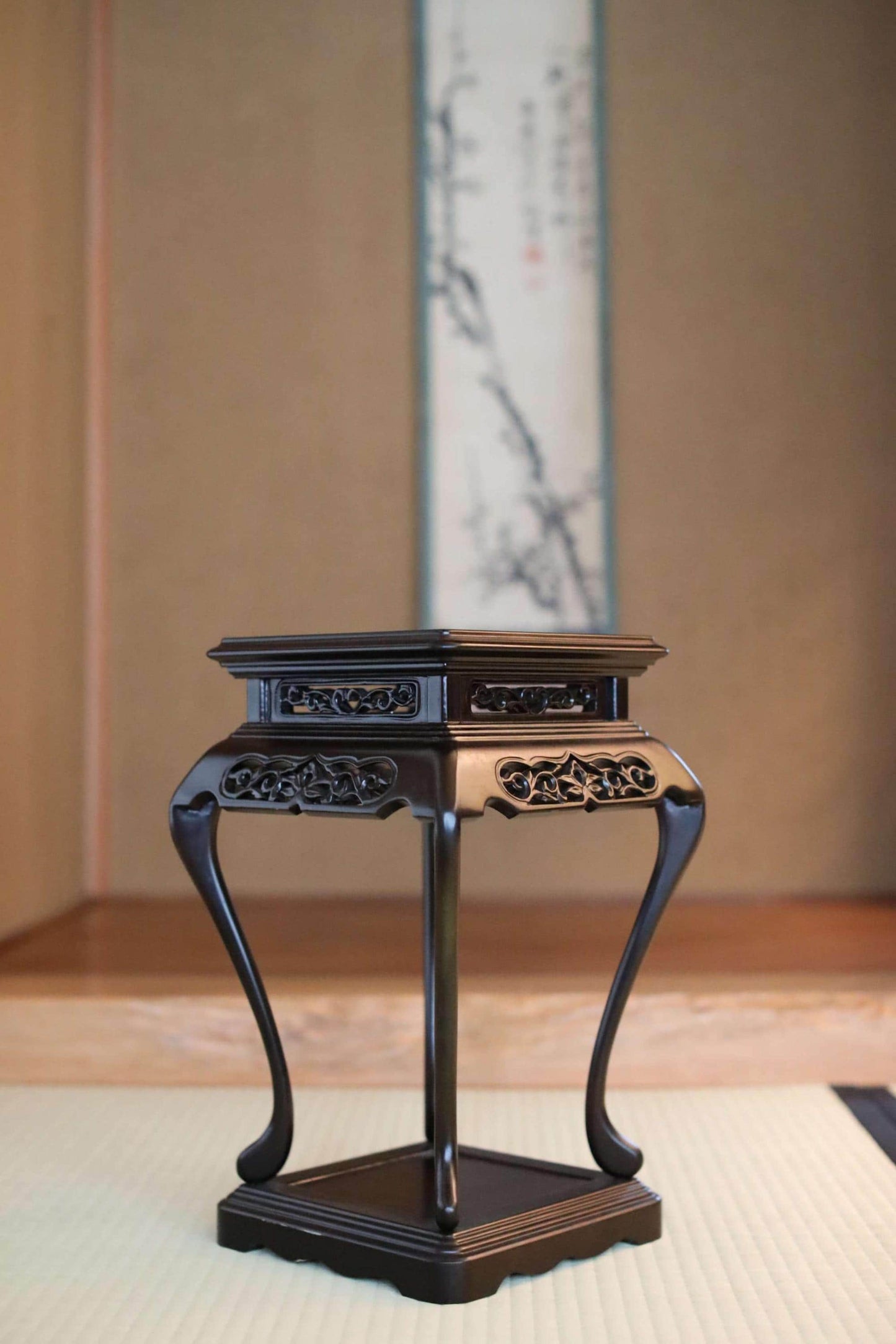 Ebony Pedestal Stand - Japanese Furniture Display With Curved Legs & Arabesque Motif