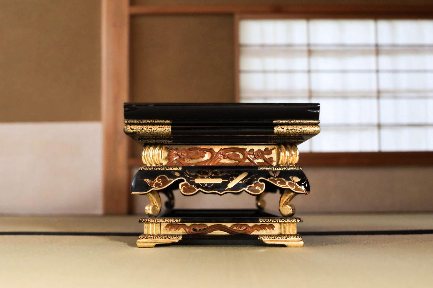 Japanese Lacquer Pedestal - Vintage Temple Stand With Makie Lacquer Art & Raden Shell Inlay