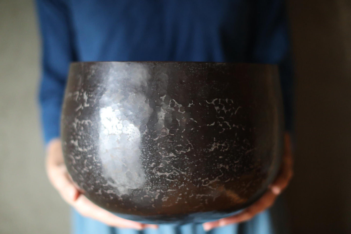 Large Singing Bowl – Japanese Bronze Bell With Sakura Silk Cushion & Leather Striker