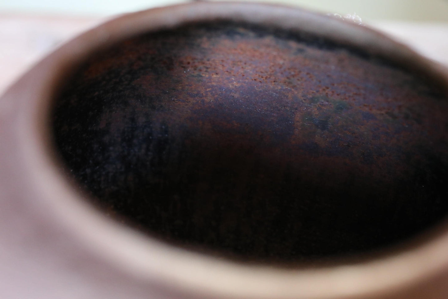 Japanese Cast Iron Kettle – Vintage Tea Ceremony Kettle with Brushstroke Texture & Copper Lid