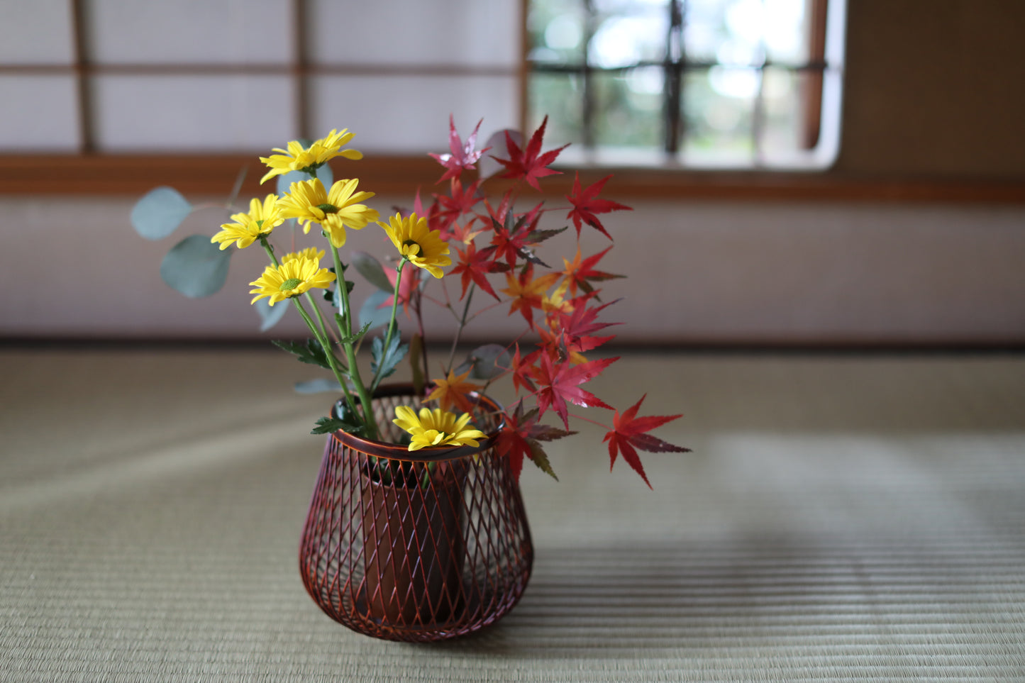 Japanese vintage lacquered  bamboo woven flower basket vase, "春慶塗 Syunkei" urushi craft H5.9×W5.9in / 15x15cm