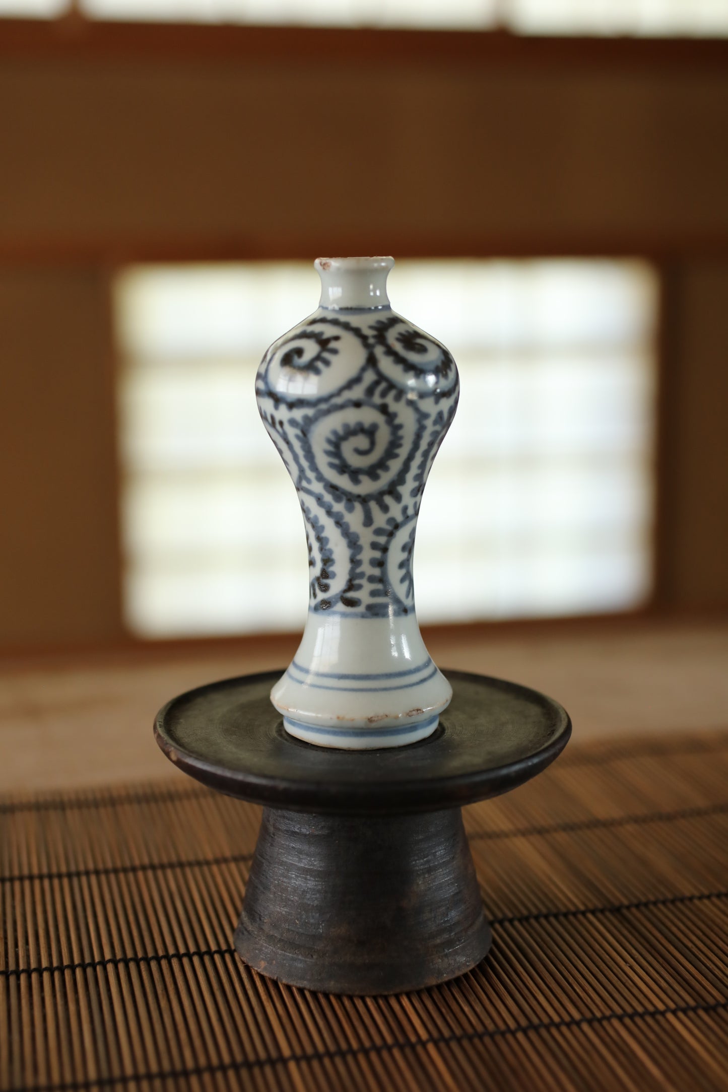 Japanese antique 1800s EDO small vase porcelain SAKE bottle old IMARI with arabesque pattern hand painting Sometsuke H5.1in/H13cm
