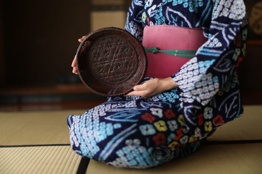 Japanese vintage beautiful bamboo woven lacquered basket for Tea ceremony, shallow basket    H2.2xW9.5in/H5.5xW24.2cm