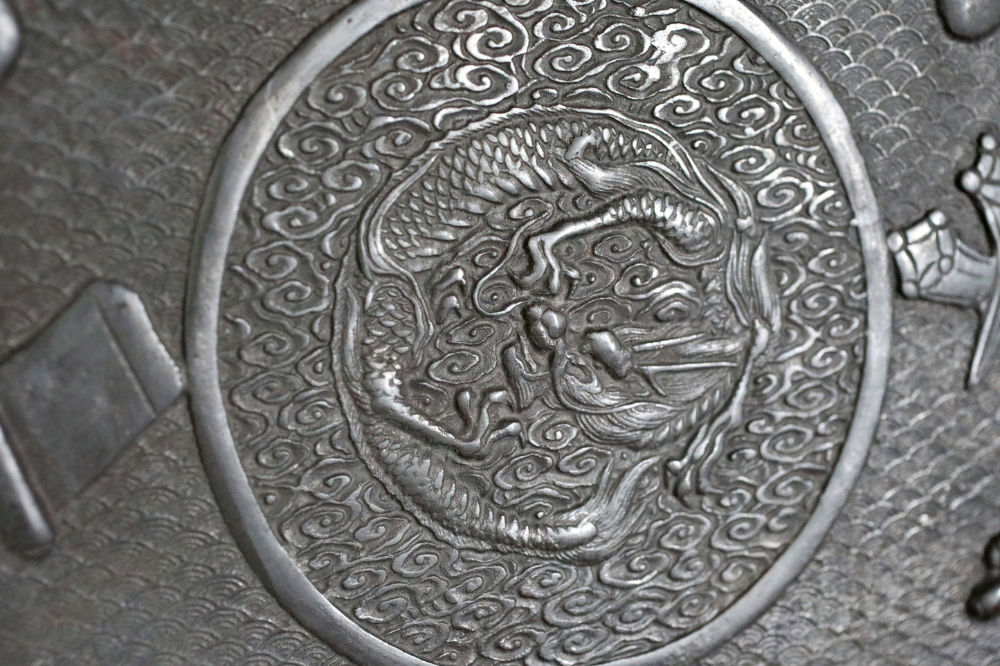 FINE! Japanese Antiques Lost Wax Bronze Basin 1890s weight shaped with dragon relief, SUIBAN, metal craft For IKEBANA W15×D10.6in/W38×D27cm