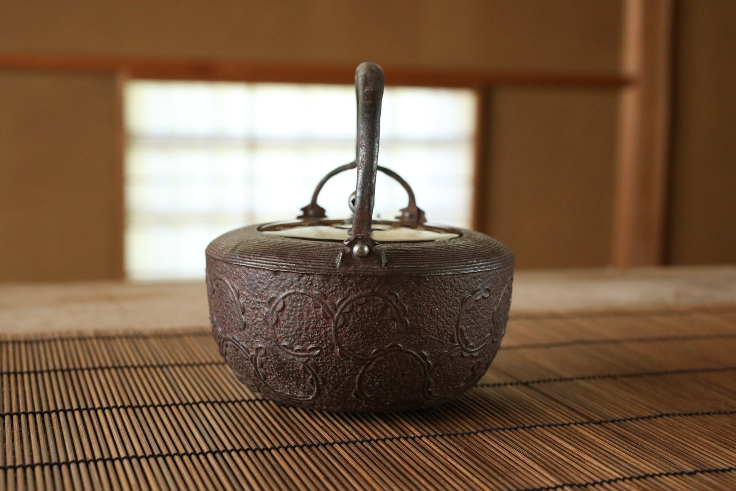 Japanese Antique iron Sake Jug  Tetsubin metal craft Japanese antique sake pot with a lacquered lid, sake tableware  H5.5×7.1×5.1in