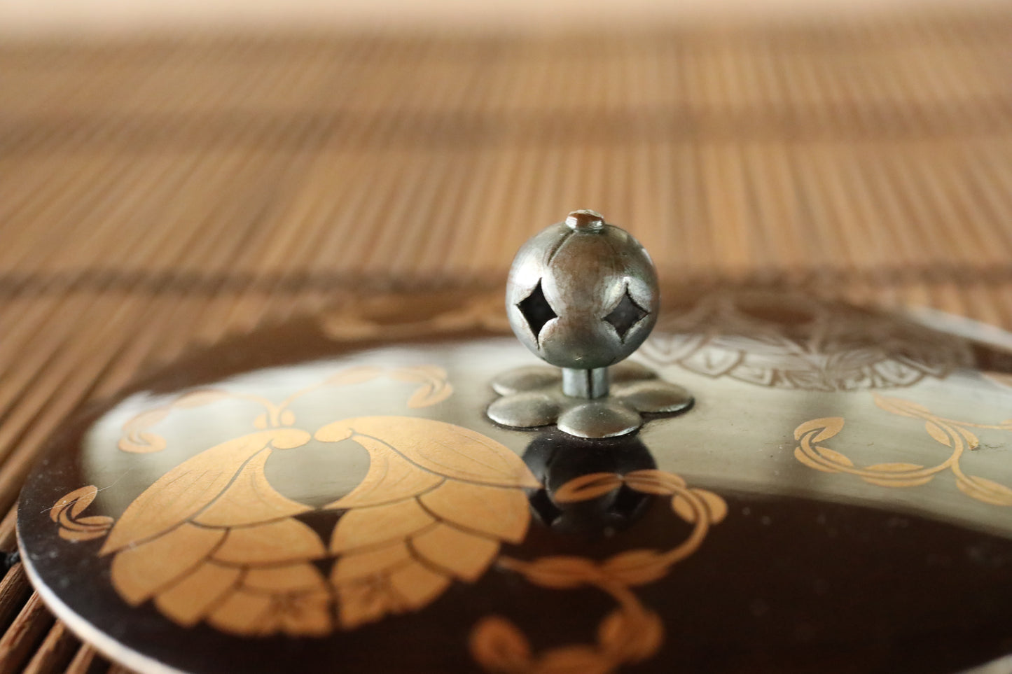 Japanese Antique iron Sake Jug  Tetsubin metal craft Japanese antique sake pot with a lacquered lid, sake tableware  H5.5×7.1×5.1in