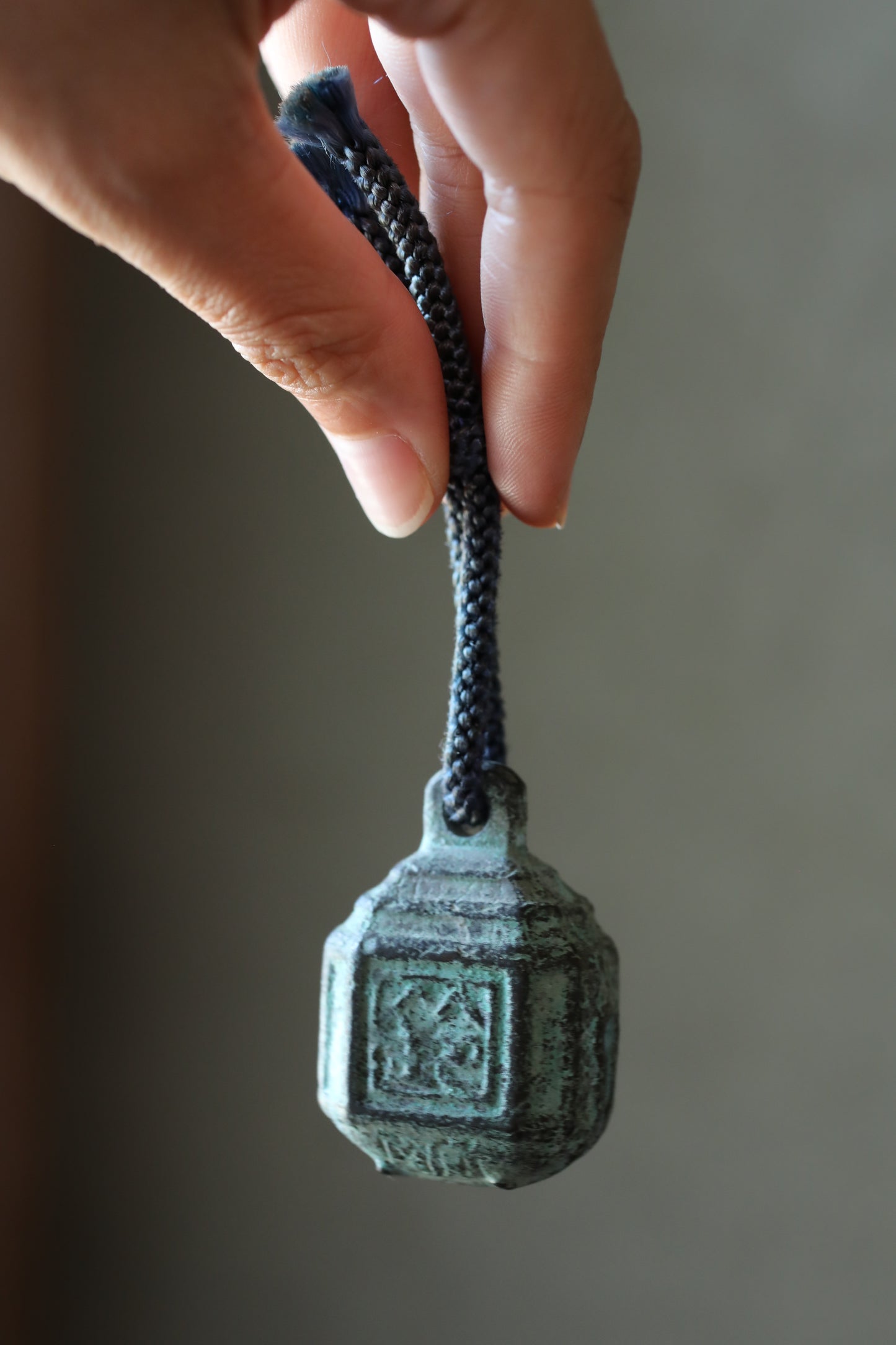 Japanese vintage Bronze metal small bell with KANJI calligraphy 鈴(bell), key charm made of metal H1.4in×2in/ H3.5×5cm