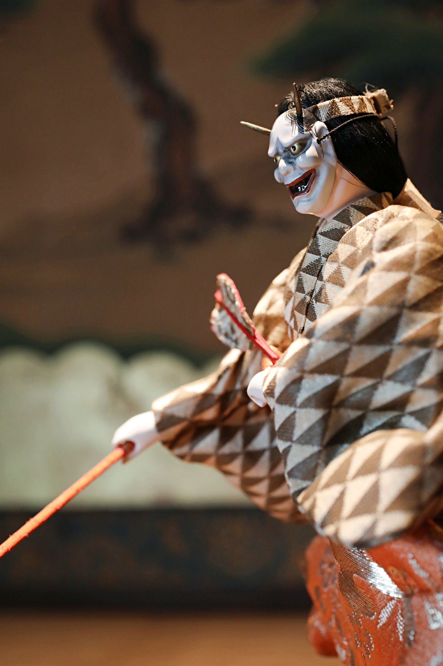 FINE! RARE! Japanese vintage Noh doll Hannya mask demon mask named "道成寺” made of wood and silk KIMONO for Gift H8.5×5.1in/H21.5×13cm