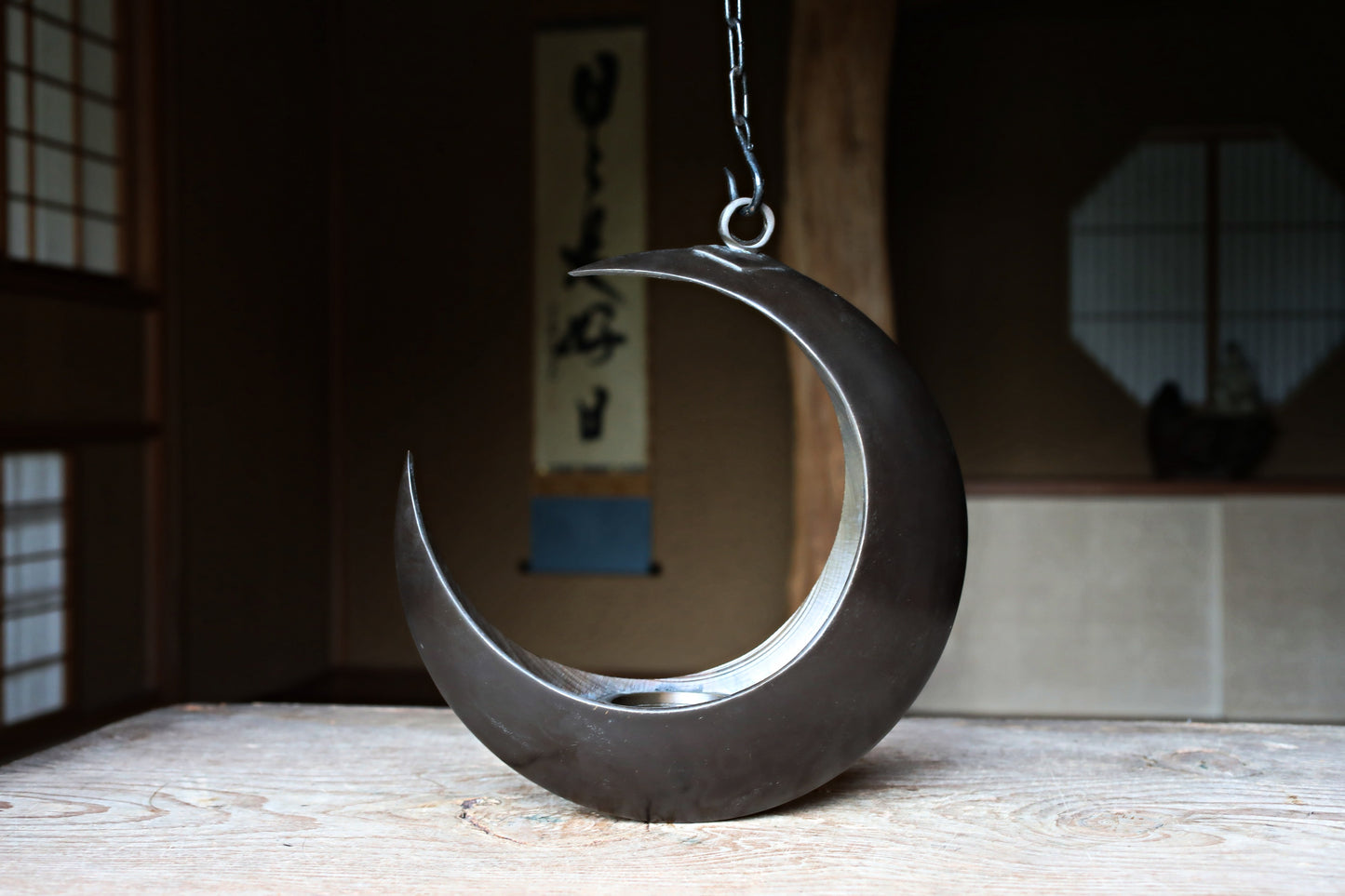 FINE! Japanese vintage Bronze hanging vase, crescent moon shaped with chain in 1970s, for IKEBANA Tea ceremony H13xW11.8in/H33×30cm
