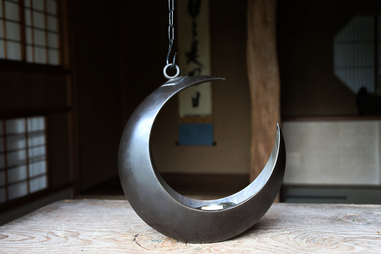 FINE! Japanese vintage Bronze hanging vase, crescent moon shaped with chain in 1970s, for IKEBANA Tea ceremony H13xW11.8in/H33×30cm