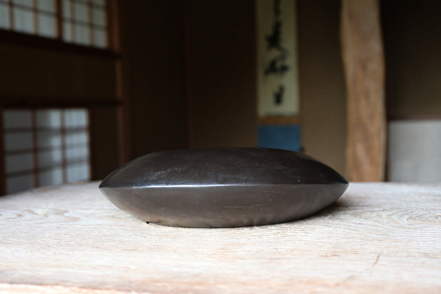 FINE! Japanese vintage Bronze hanging vase, crescent moon shaped with chain in 1970s, for IKEBANA Tea ceremony H13xW11.8in/H33×30cm