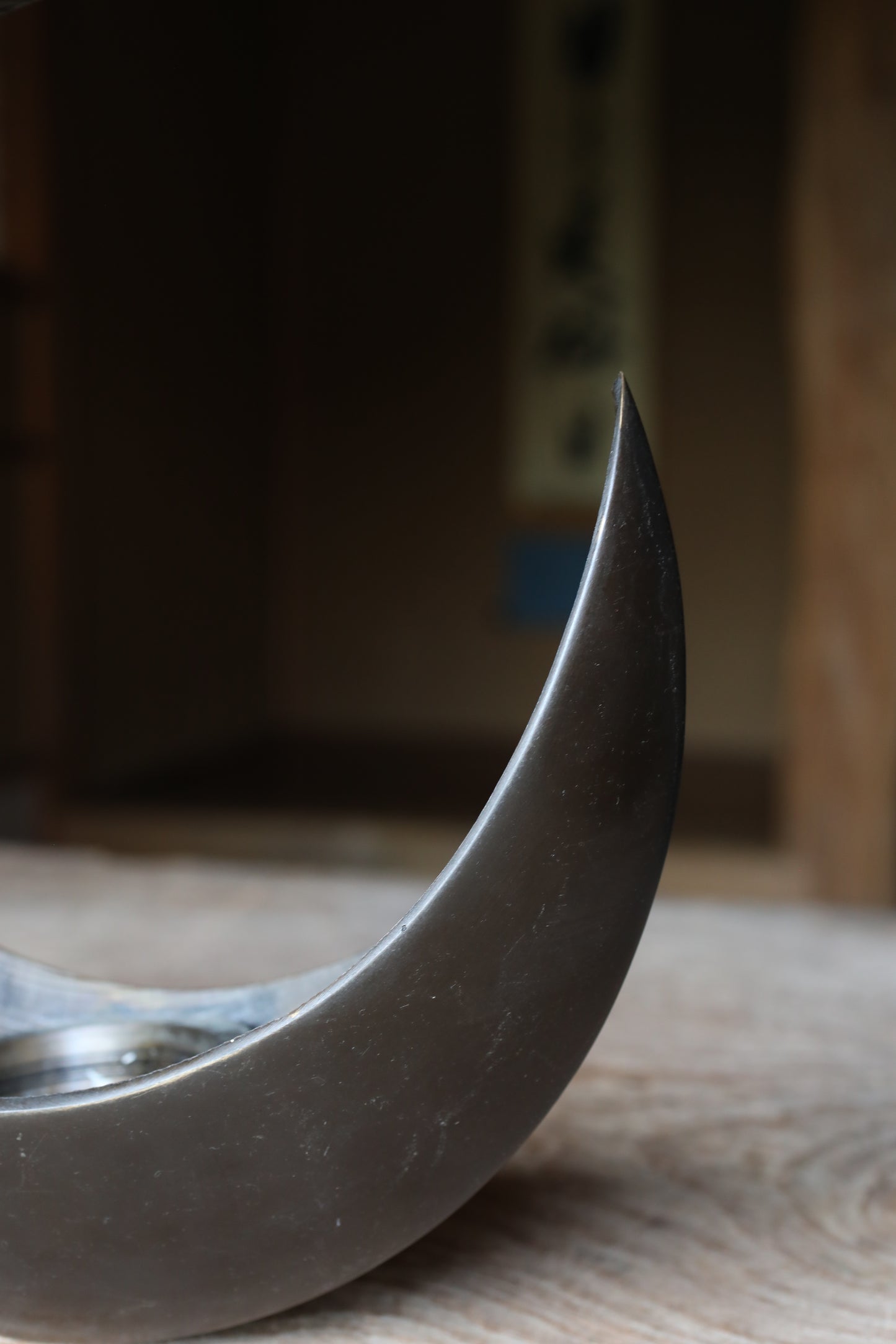 FINE! Japanese vintage Bronze hanging vase, crescent moon shaped with chain in 1970s, for IKEBANA Tea ceremony H13xW11.8in/H33×30cm