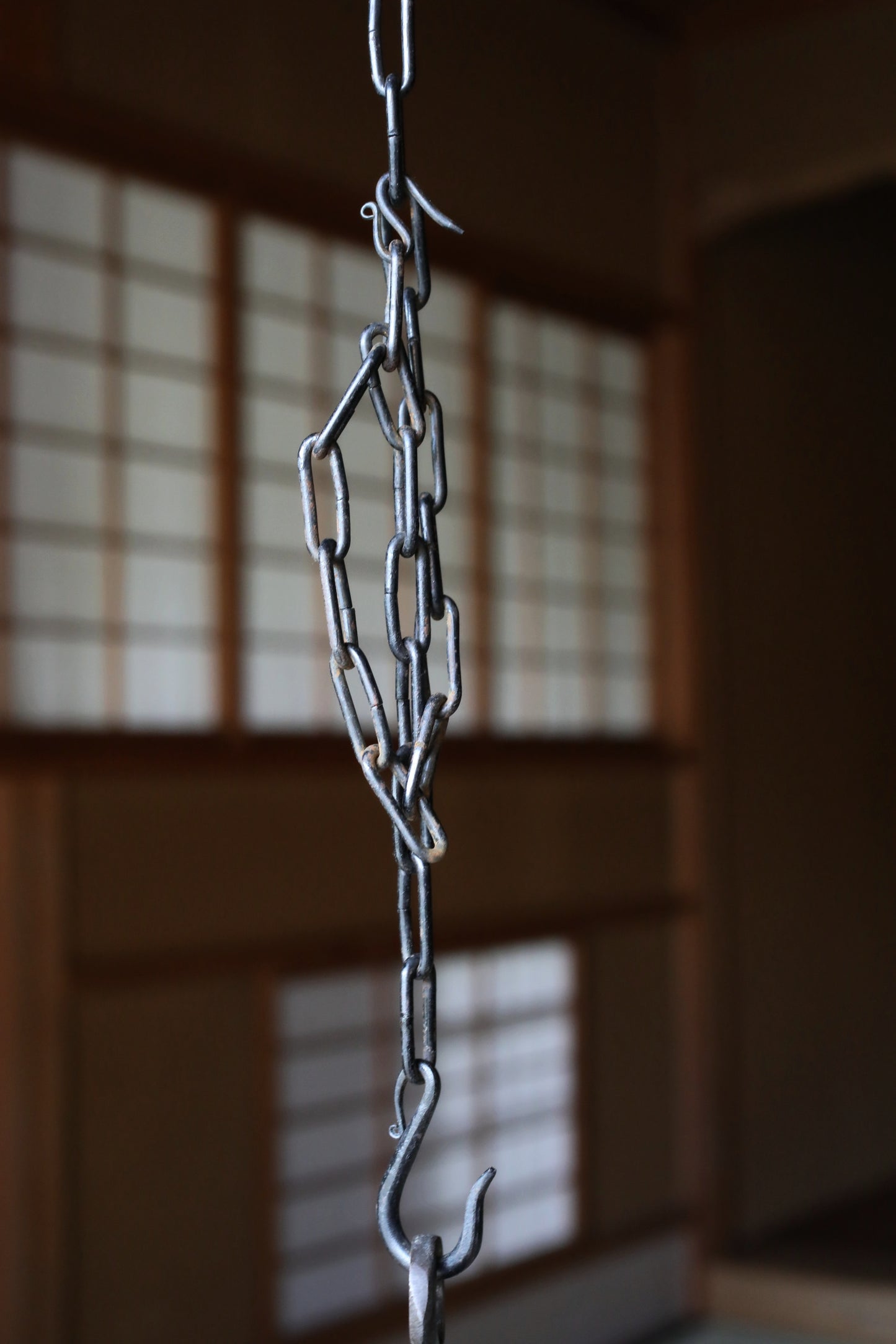 FINE! Japanese vintage Bronze hanging vase, crescent moon shaped with chain in 1970s, for IKEBANA Tea ceremony H13xW11.8in/H33×30cm