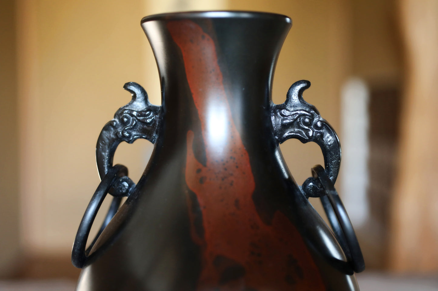 FINE! Japanese vintage 1960s Bronze flower vase black red marble with dragon Divine Beast ears with 峰雲 sign furniture H9.4in/H24cm