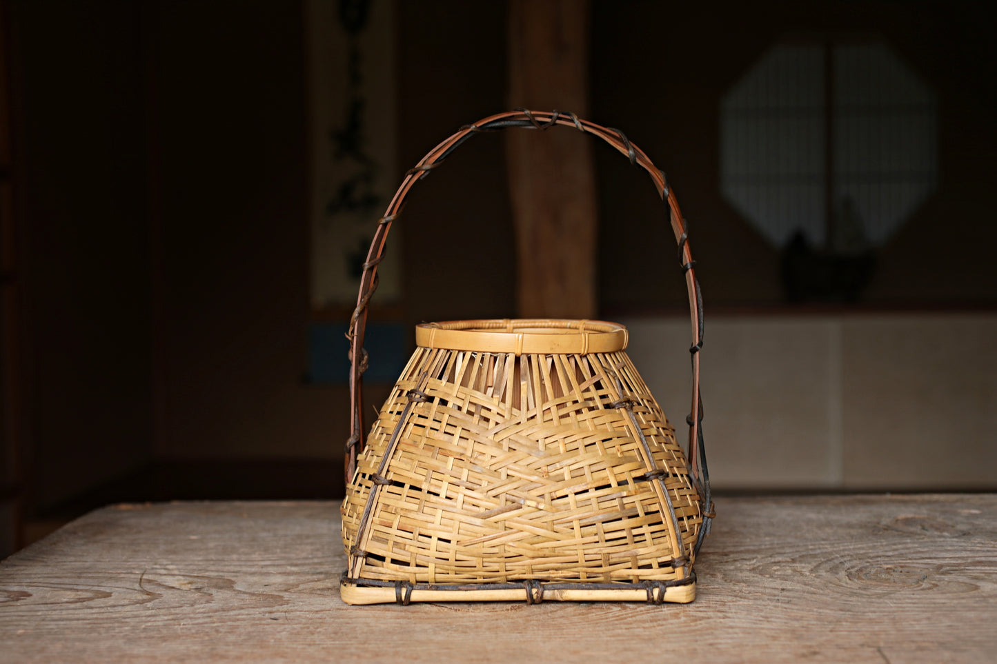 Japanese vintage bamboo woven basket , beautiful hand craft For IKEBANA Tea ceremony, Hana-kago 1970s H13×10in/H33×25.5cm