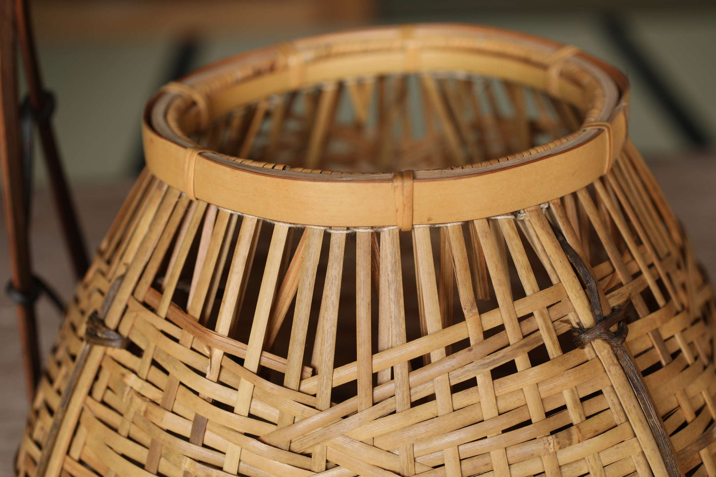Japanese vintage bamboo woven basket , beautiful hand craft For IKEBANA Tea ceremony, Hana-kago 1970s H13×10in/H33×25.5cm