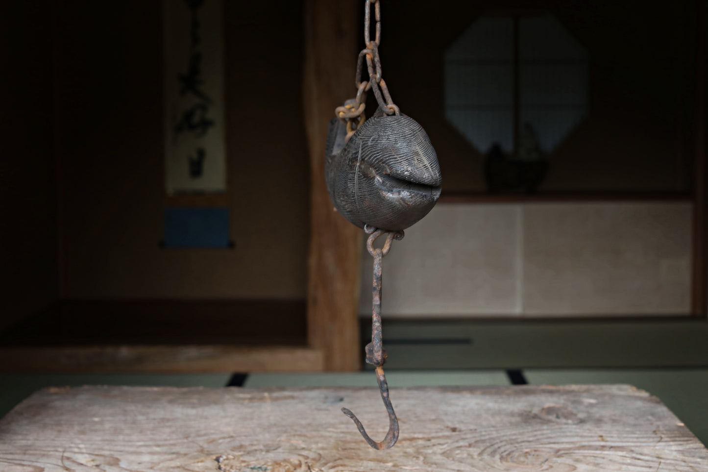 Japanese antique 1900s wooden caved art sculpture hand craft iron chain, hand carving fish, furniture ,IRORI JIZAI W16.7in/W42.5cm