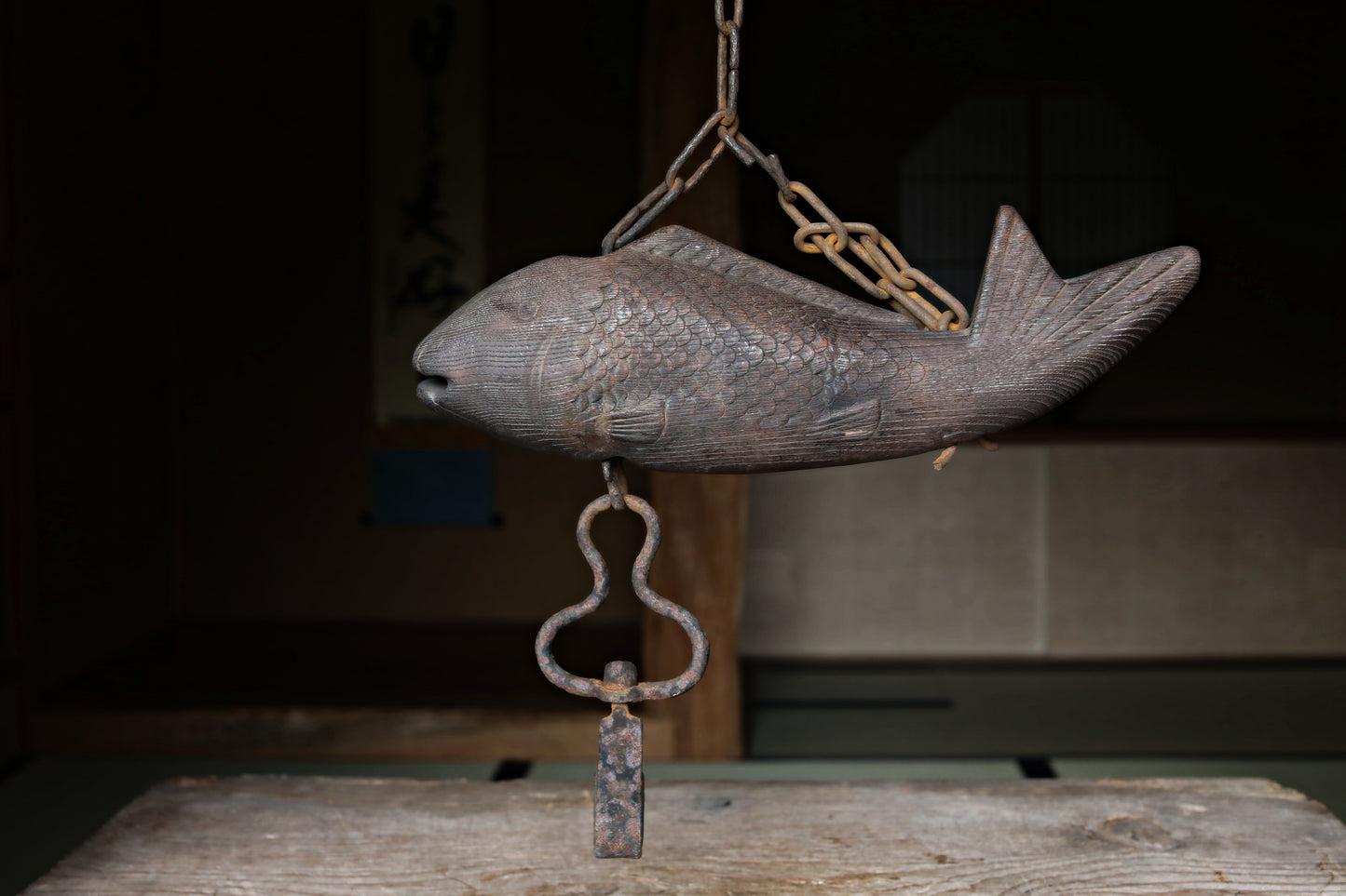Japanese antique 1900s wooden caved art sculpture hand craft iron chain, hand carving fish, furniture ,IRORI JIZAI W16.7in/W42.5cm