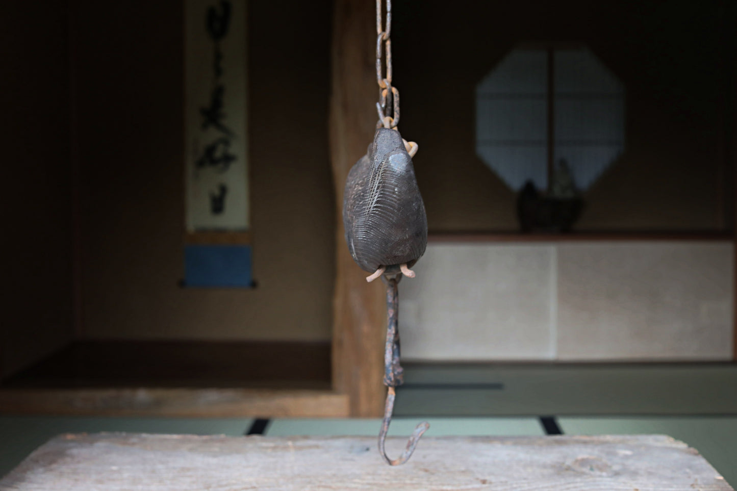 Japanese antique 1900s wooden caved art sculpture hand craft iron chain, hand carving fish, furniture ,IRORI JIZAI W16.7in/W42.5cm