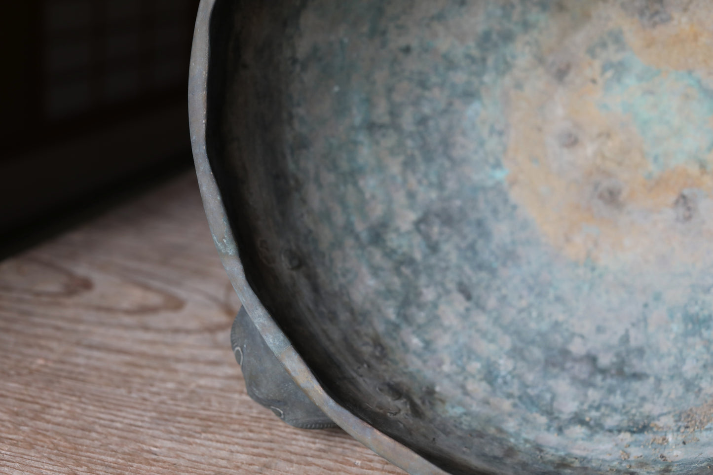 Japanese antique Bronze HIBACHI Blazer, plant pot cover with lion face handles, engraving, charcoal Fire Holder 1800s W14.4in/W36.5cm