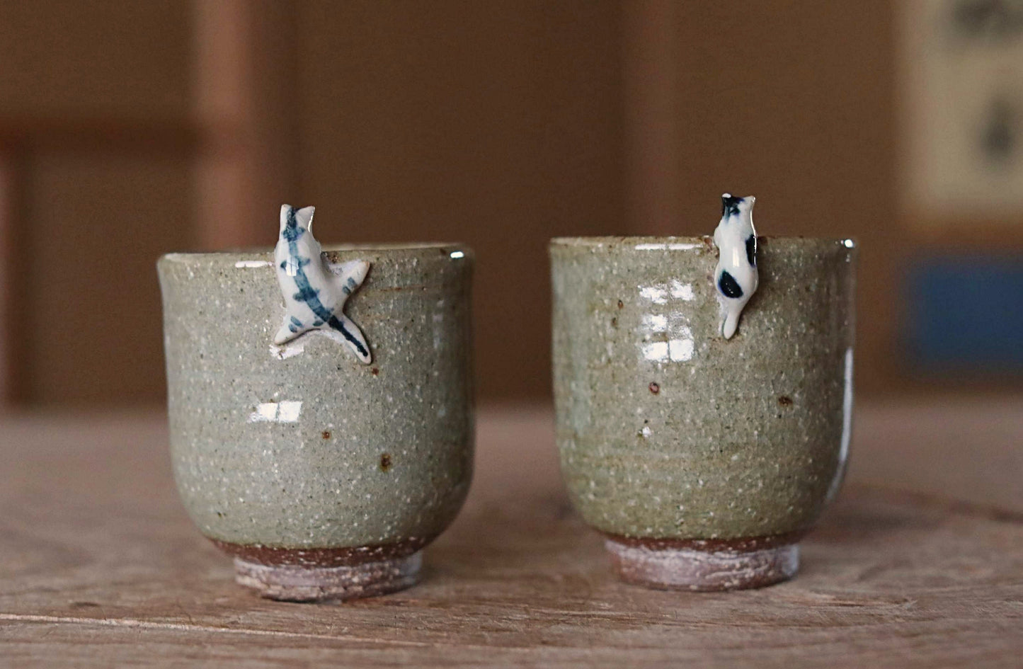 Pair of Japanese ceramic tea cups set Cats scramble up the edge SENCHA with wooden box tableware Tea ceremony For GIFT