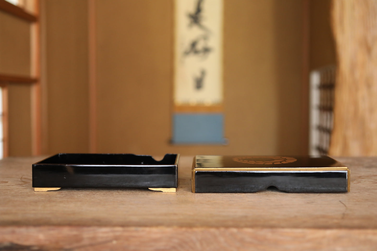 Japanese Makie Black Lacquer Gold wisteria SAMURAI crest wooden box URUSHI Maki-e, lacquer furniture buddhist alter 8.9×6.3in/22.5×16cm