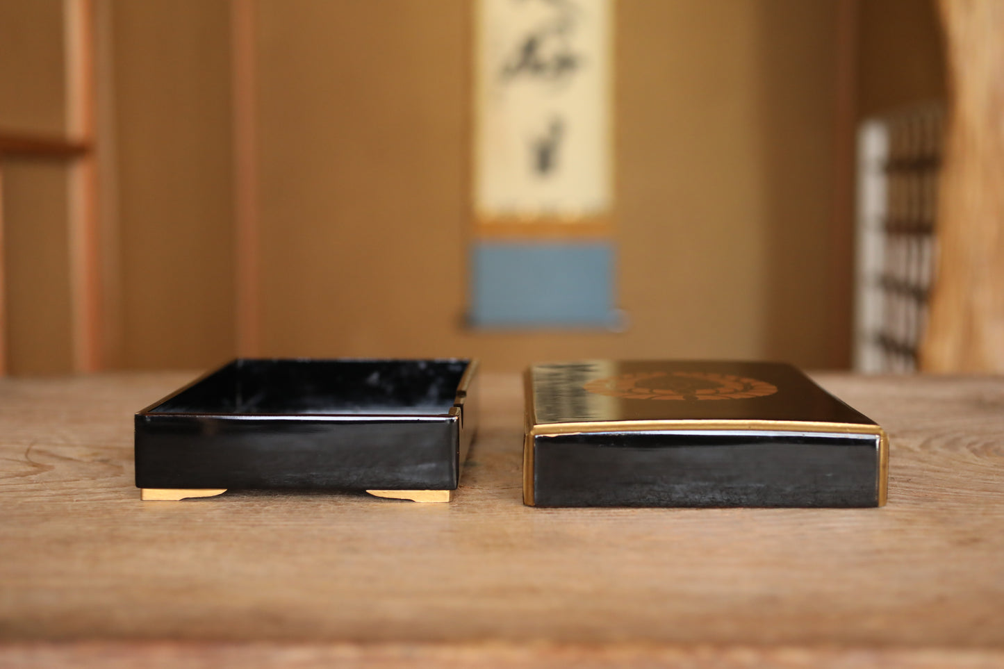 Japanese Makie Black Lacquer Gold wisteria SAMURAI crest wooden box URUSHI Maki-e, lacquer furniture buddhist alter 8.9×6.3in/22.5×16cm